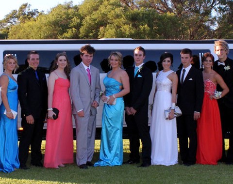Our School Ball VIP Package is designed to make every passenger feel like a celebrity. From the red carpet welcome to the impressive chrome detailing